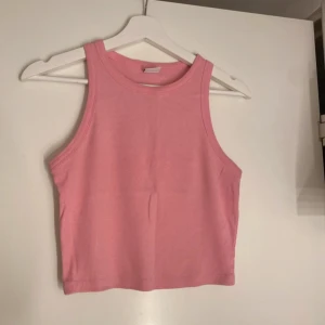 Rosa halterneck topp - Rosa halterneck topp från bershka i storlek s