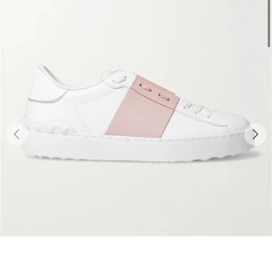 Valentino  - Valentino stl 41  Fint men väl använt skick Priset är diskuterbart  