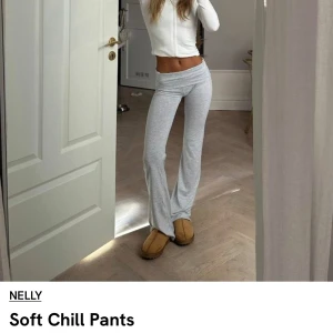 Gråa Yoga pants - Gråa yogabyxor från nelly Knappt använt  Super mysiga Säljer för 200   Ordinariepris 299kr 