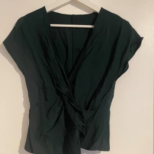 Grön topp - Mörkgrön topp