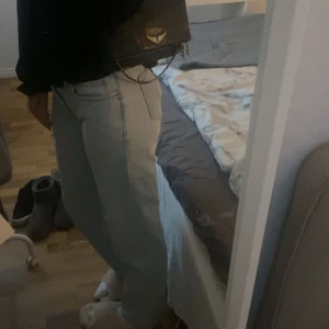 Jeans - Perfekta jeans i en ljusblå färg från Ginatricot (pris kan diskuteras)