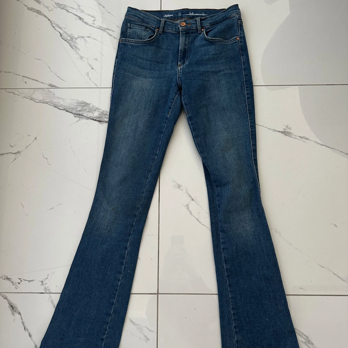 Blåa lågmidjade jeans  - 90