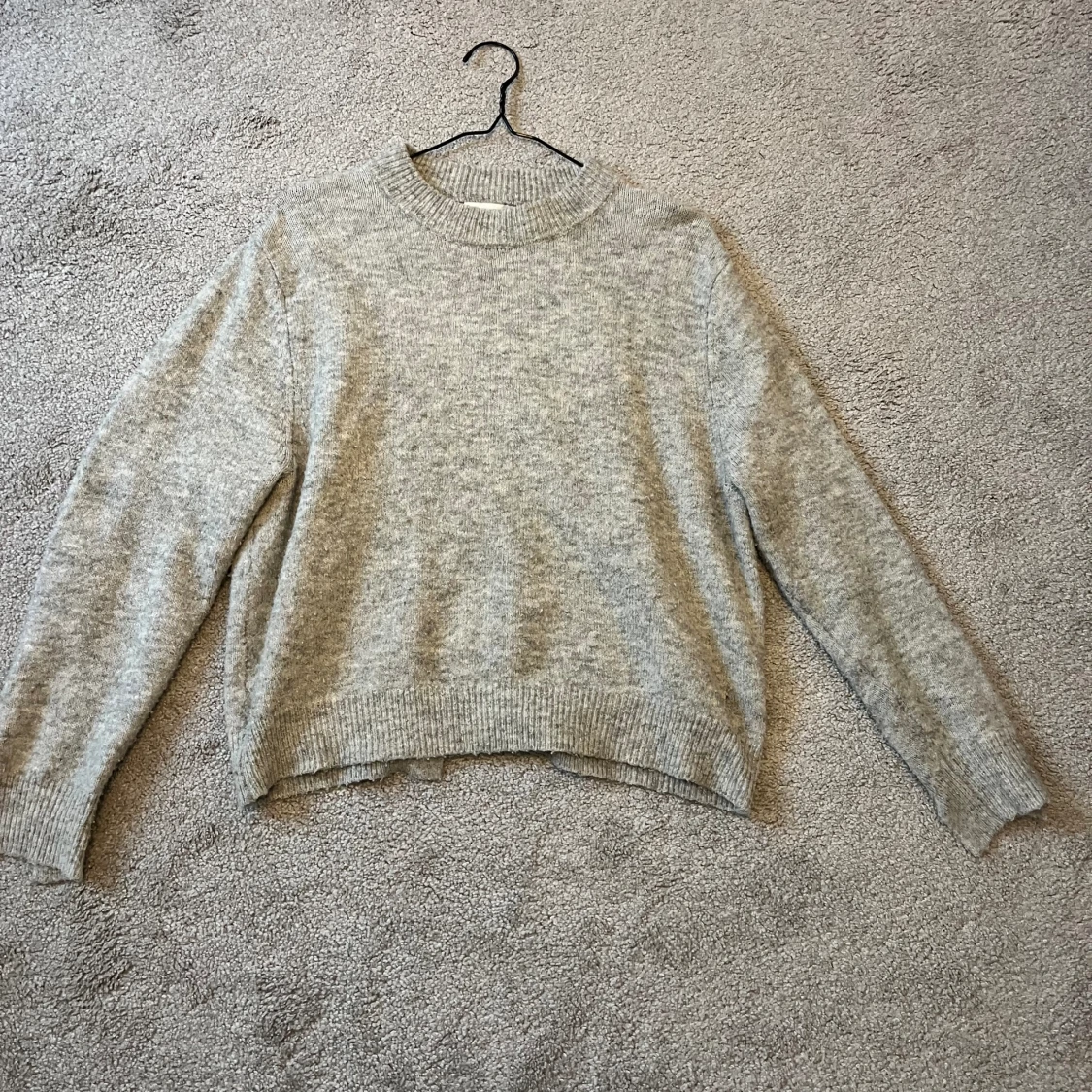 Stickad grå tröja 