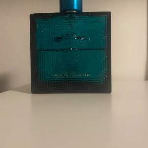 Tjena! Jag säljer min Versace Eros edt pga att den aldrig kommer till användning. Pris är ej hugget i sten. Skriv till mig vid minsta intresse//Leo