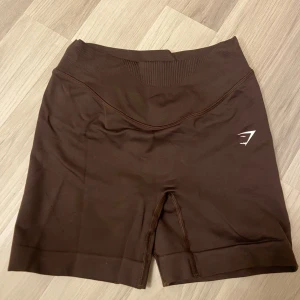 Gymshark shorts  - Bruna gymshark shorts, använda fåtal gånger. Storlek xs/s.  Använda 2 gånger men inte vid träning. 