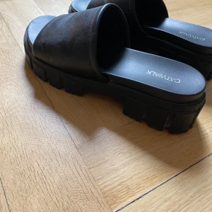 Snygga tofflor - Snyggare tofflor med platå! Storlek 39🙌🏻