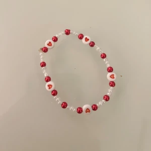 Armband röda korset - Armband, pengar skänks till Röda korset