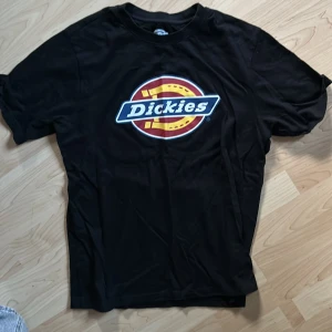 Dickies T shirt - Aldrig kommit till användning så lika bra att sälja, billig vid snabb affär 