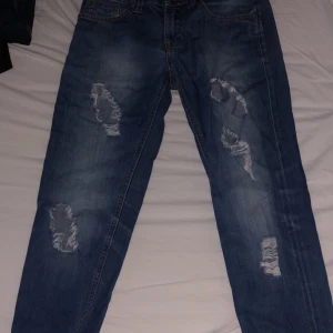 Nudie jeans (vintage) - Dem är i storlek w29. Använt typ 2-3 gånger riktigt sköna jeans men inte direkt min smak   ❗️pris går absolut att diskutera❗️