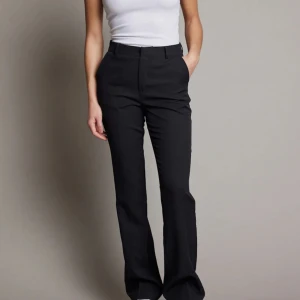 Vilma bikbok kostymbyxor  - Kostymbyxor från bikbok, använd fåtal gånger så skulle klassa de som hyfsat nya 