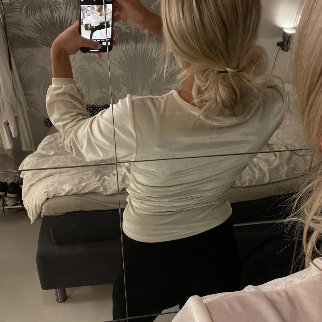 Beige urringad tröja  - 90