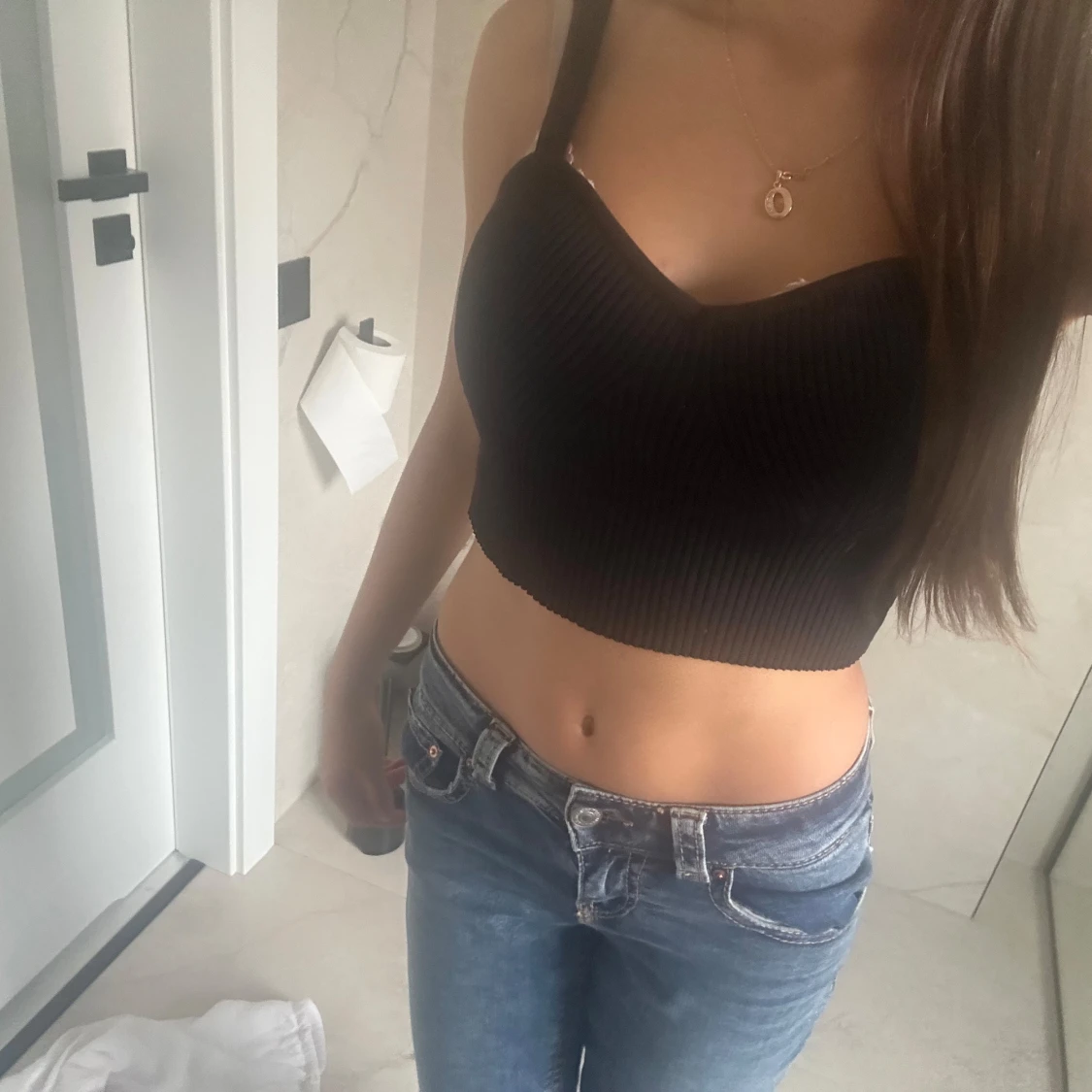 Svart croppad stickad tröja 