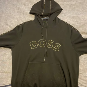 Hugo boss tröja - Jag säljer en Hugo boss tröja storlek S för köpt på Zalando för ca 1 år sedan.