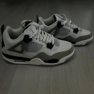 Skor - Säljer ett par helt nya skor, aldrig använda. Fick dom i födelsedagspresent men känner att jag aldrig kommer använda dom tyvärr. 