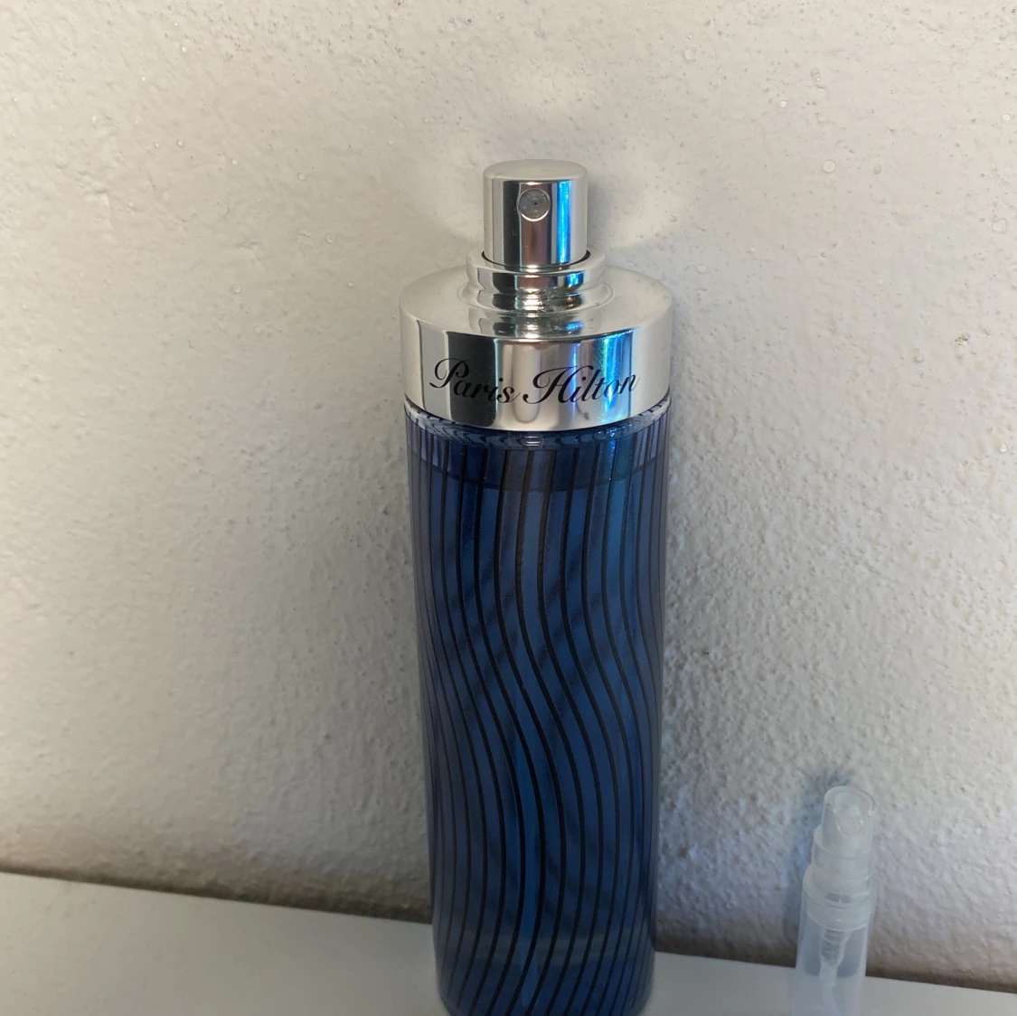 Gott luktande Paris Hilton for men blue bottle 2ml fruity frukt tropisk tropical - 91