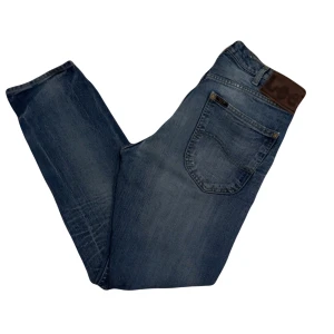 Lee Jeans Dexter - Feta Lee jeans i storlek W29 L32!  Nypris Ca 1000kr.  Billigare hittar ni inte! Hör av er vid frågor och fler bilder! Ha det fint! 