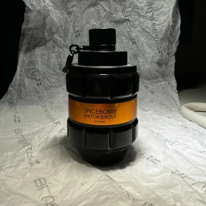 Spice bomb extreme - Spicebomb extreme sampels 2ml/3ml/5ml Priser 40kr/57kr/85kr  1ml=10-12 sprays