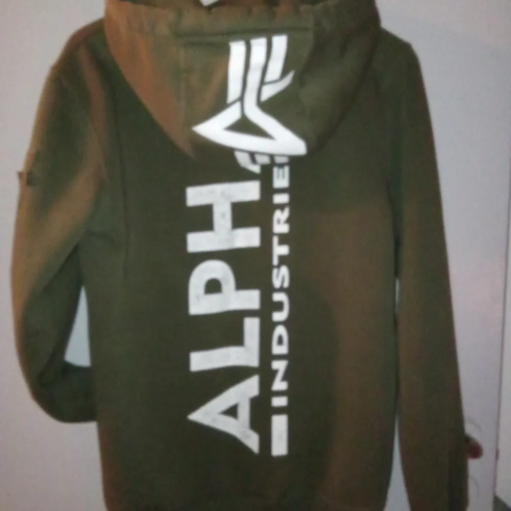 Snygg alpa hoodie, st xs. Kill storlek. Pris 200kr . Hoodies.