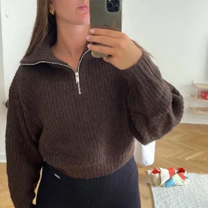 Stickad tröja ifrån Gina  - I nyskick 