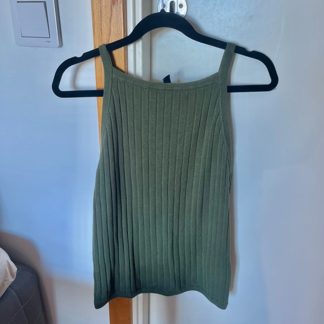 Grön ribbad halterneck linne