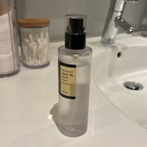 Snail mucin - Säljer detta nästan oanvända snigel slemmet då de inte funkar på min hud så jag kommer inte använda den. Endast använt i en vecka därav att det saknas lite 