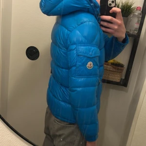 Moncler maya  - Blå moncler maya storlek 1! Lite flaws kom pm