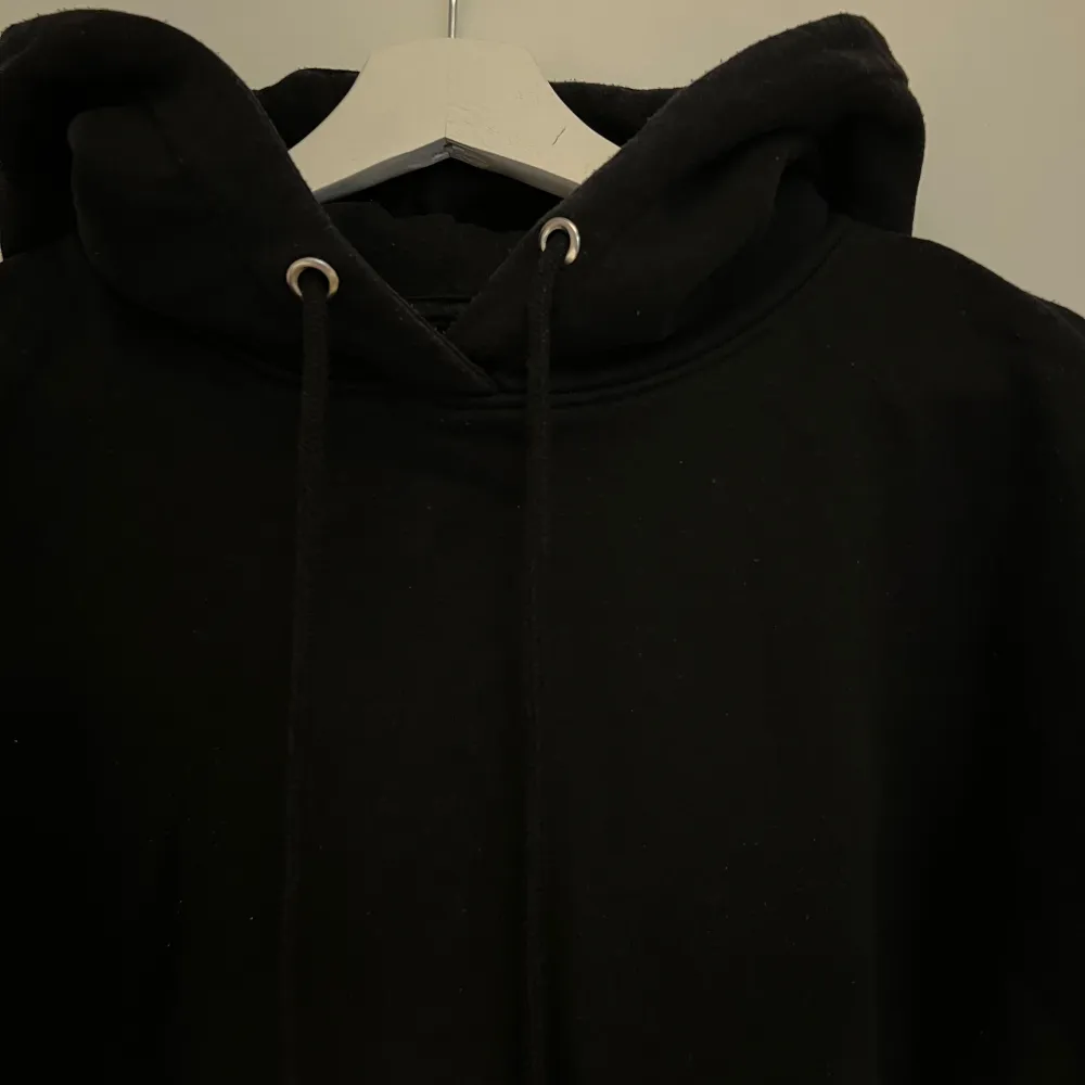 Svart hoodie storlek S🖤. Hoodies.