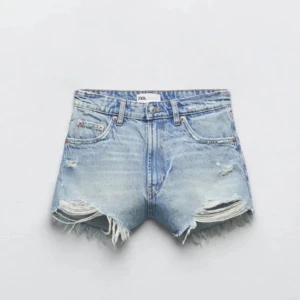 Zara shorts - Säljer dessa shorts som jag beställde från zara! Aldrig använda då de var för små!!! Prislapp kvar