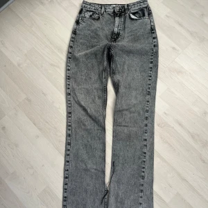 Zara jeans  - Jeans från zara med slits 