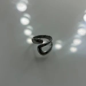 Silver ringar - Köp båda för 100kr eller endast en för 60kr, helt oanvända i rostfritt stål💕