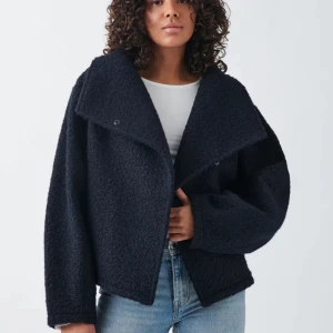 Jacka från ginatricot - Super fin mysig och varm jacka, super bra skick, skriv om det önskas fler bilder🩷