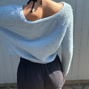 Stickad tröja - Fin stickad tröja som går att ha på båda hållen🩵