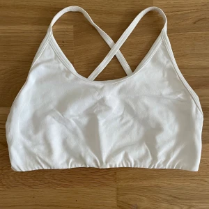 Sport-bh  - Vit sport-bh från Relode i mycket bra skick. Storlek XS