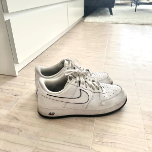 Nike air force  - Hej! Säljer nu mina Nike airforce i storlek 47,5. Inte använda mycket så smutset går bort enkelt. Säljes då de inte används.