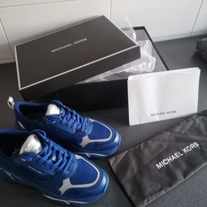 Michael Kors  - Helt nya, fick de som födelsedagspresent 