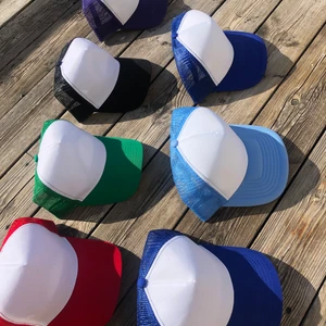 Trucker keps - Säljer nu dessa ursnygga trucker kepsarna! Finns i färgerna blå, lila, röd, svart, grön, ljusblå🥰.                        Kepsarna är i unisex så dom passar alla!                           Hör gärna av dig om du skulle vara intresserad!