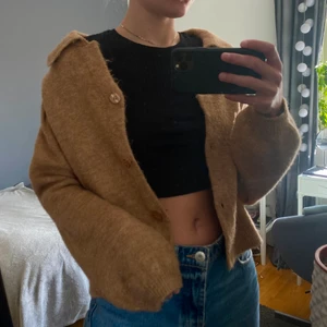   - Kofta från asos! Använd Max 2 gånger. Otroligt mjuk och mysig 💘