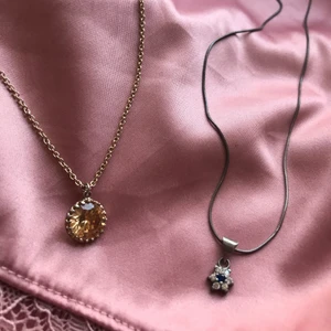 Vintage halsband  - Två jätte fina halsband som jag inte använder längre. 15 kr styck men 20 om du köper båda 