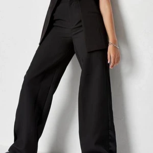 Kostym byxor  - Skit snygga kostymbyxor som tyvärr va för stora för mig. Helt nya med prislapp på och allt.