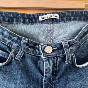 Acne Studios Mid Waist Jeans 💙 - Fina midwaist jeans. Straight leg men lite bootcut.
