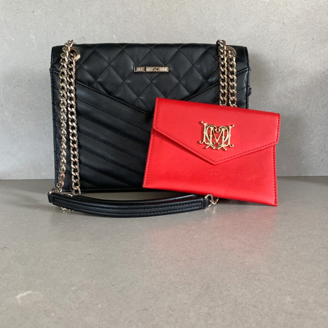 Svart love moschino väska - 90