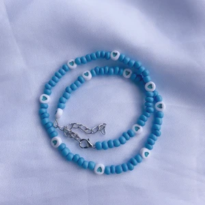 Pärlhalsband  - Blått pärlhalsband 💙  - 69 kr ✨  - frakt på 15 kr tillkommer 🤍  Kontakta mig vid frågor eller köp! 🥰