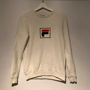 Vit fila - En vit fila tröja i strl Xs, bra skick. Pris går att diskutera.