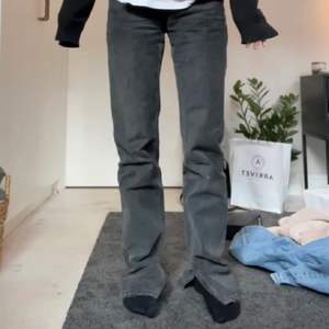 Supersnygga jeans men slits nertill:)) 