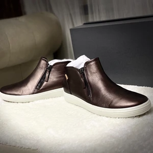 Ecco Chukka sneakers - Oanvänd sneakers från Ecco den är i färgen svart den yttre materialet är,	nubuck,frakt ingår  