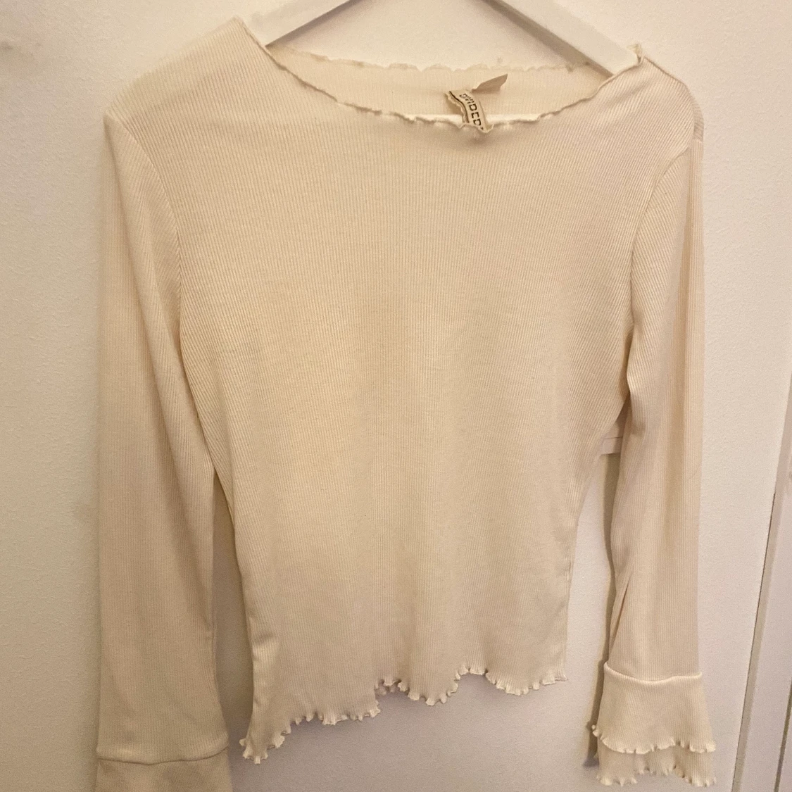 Långärmad tröja med volanger  - 90