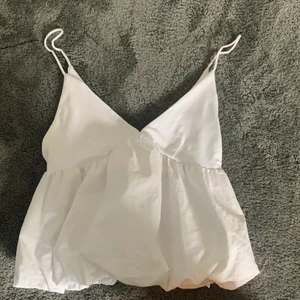 Slutsåldt linne från zara - Jätte fint linne från zara storlek M