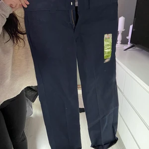 Dickies byxor  - Aldrig använda. Storlek 30x32, skulle säga att det är som s/m.   Endast betalning via swish   Kan mötas upp i Umeå eller så står köparen för frakten!