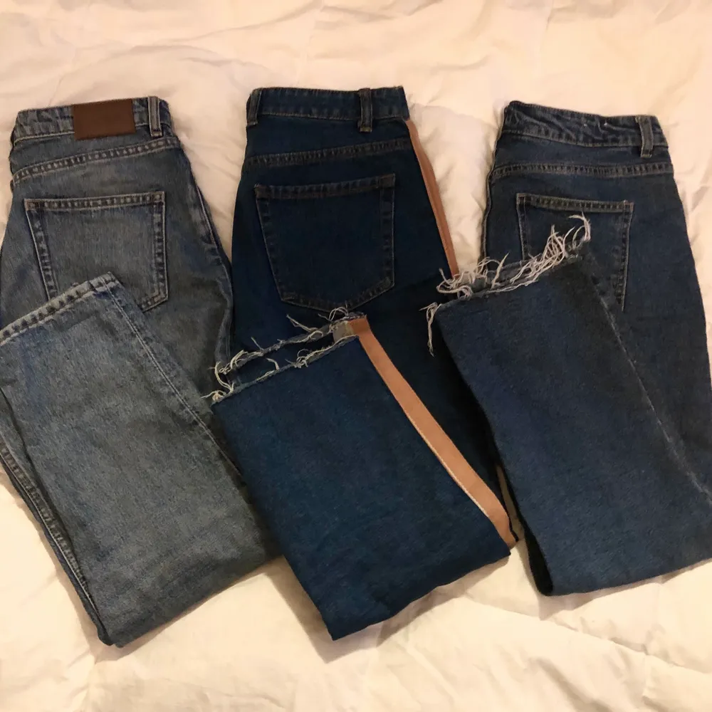 Märke och storlek, från vänster: Monki, 27 Bershka, 38 Cotton On, 36  70kr/st eller alla tre för 150kr. Jeans & Byxor.