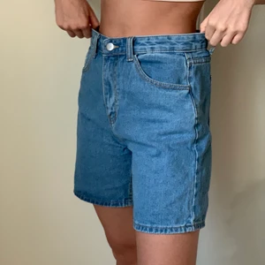 Längre jeansshorts  - Säljer dessa längre jeansshorts pga att de är lite för stora för mig. 